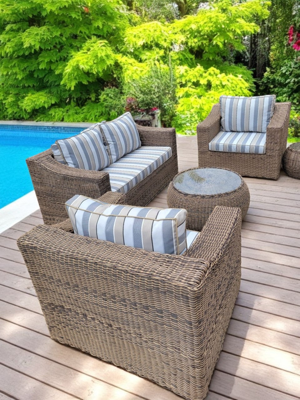 Outdoor Furniture. Wide Arm Design 4-seater