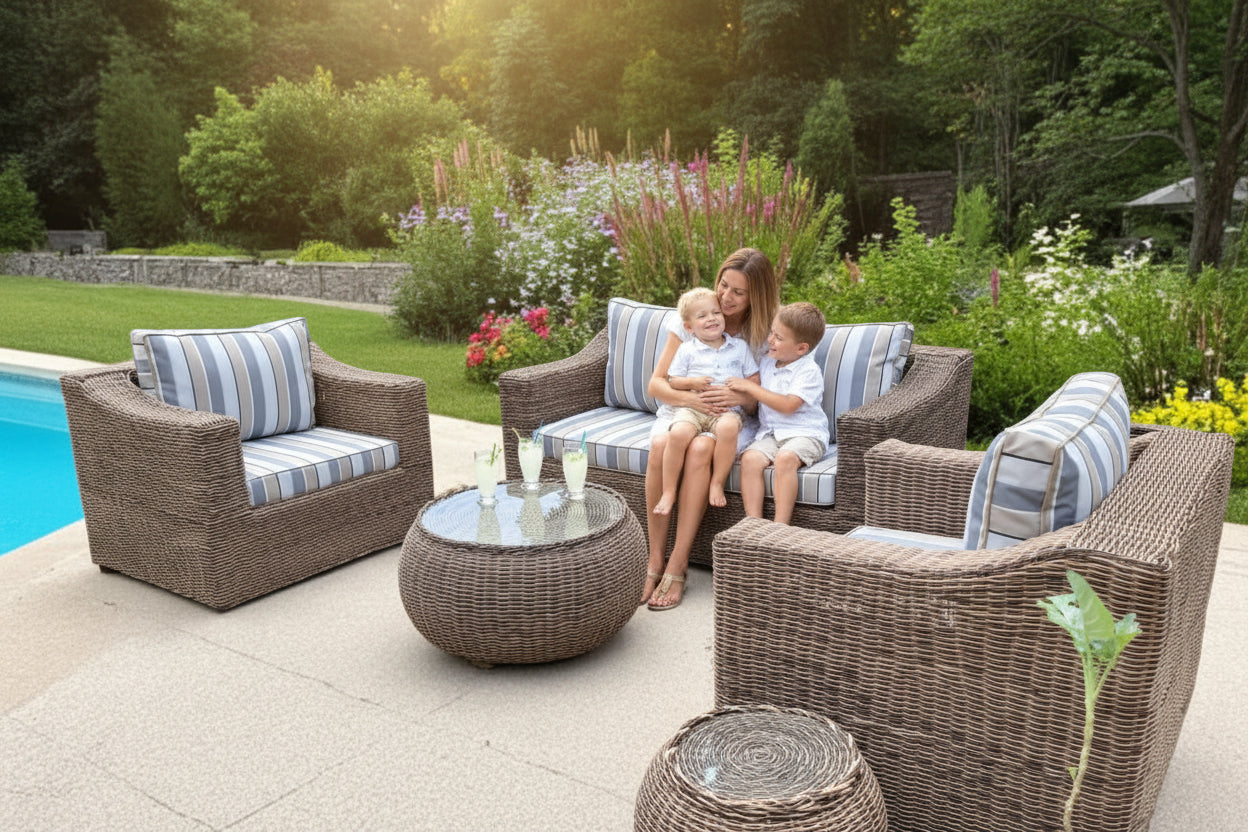Outdoor Furniture. Wide Arm Design 4-seater