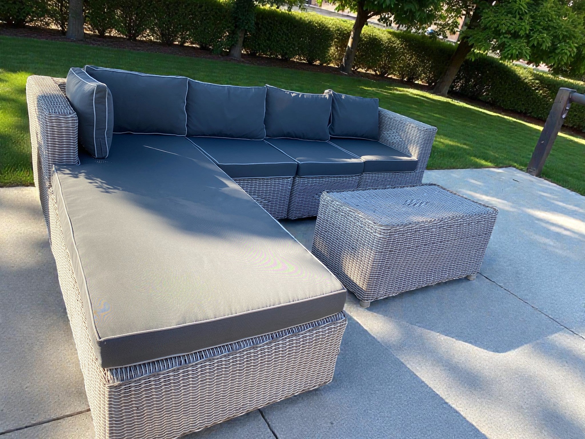 Outdoor Furniture L-Shaped Modular 6-seater set Flat- top design
