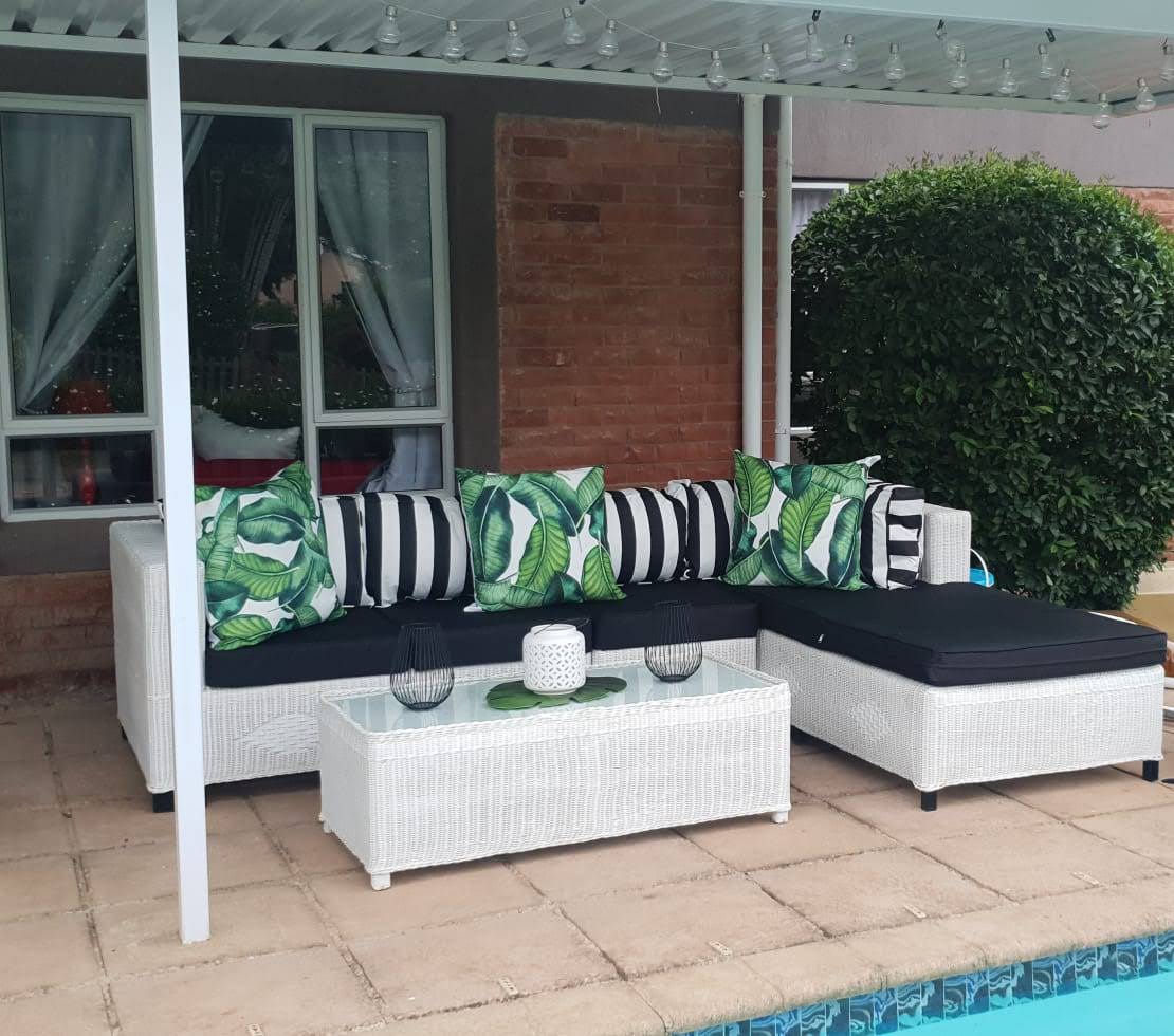Outdoor Furniture L-Shaped Modular 6-seater set Flat- top design
