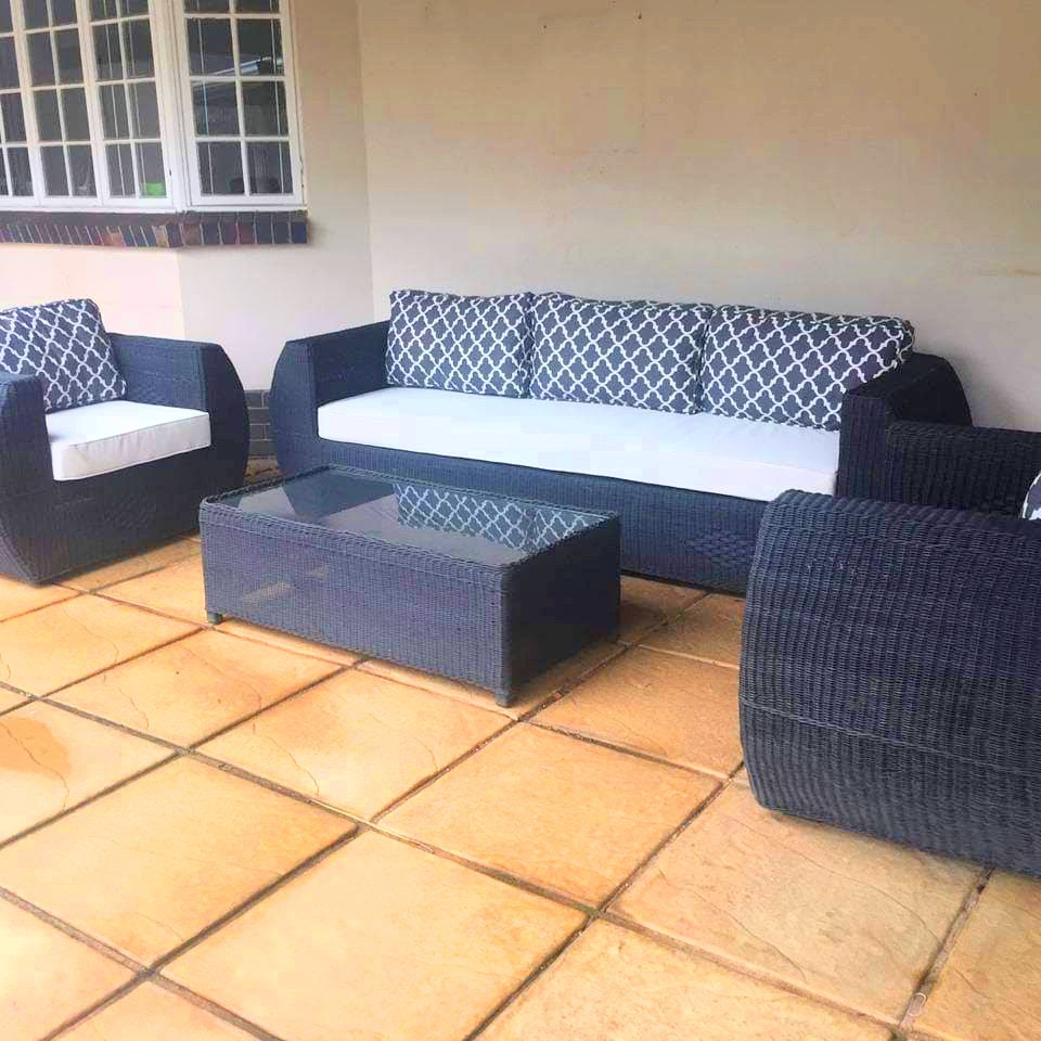 Outdoor Furniture Bulky Design 5-Seater Charcoal