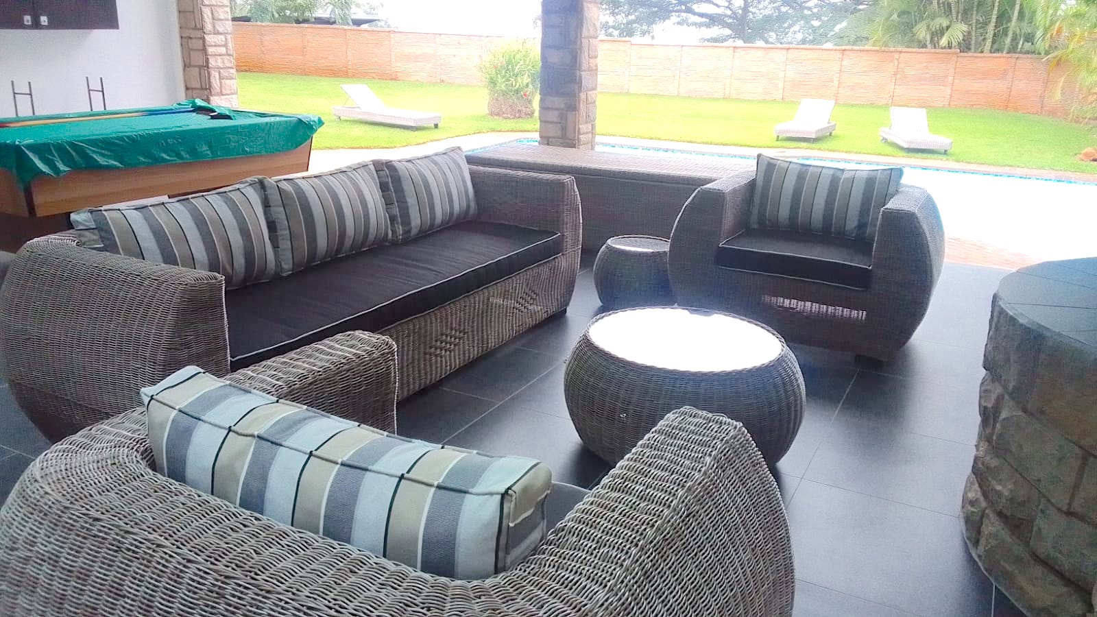 Outdoor Furniture Bulky Design 5-Seater Charcoal